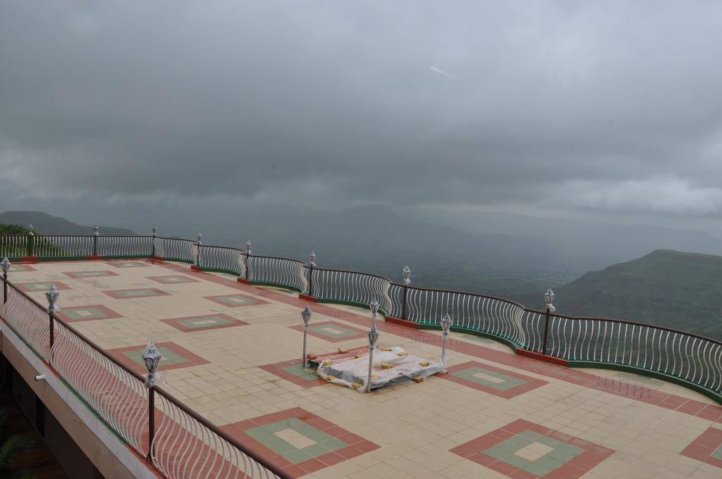 Raval Bunglow Hotel Panchgani Buitenkant foto